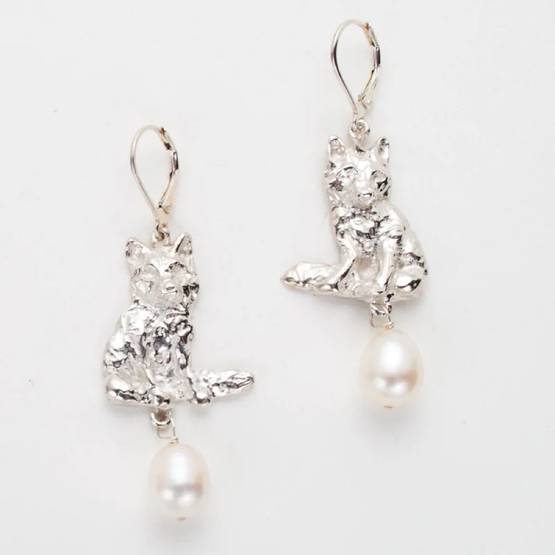 Drop earrings with mother of pearl elements for a soft and elegant sheen -Fox Earrings