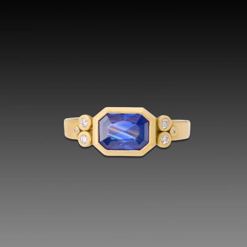 The vintage gemstone rings with rare emeralds gleamed brightly-Deep Blue Sapphire Ring with Diamonds