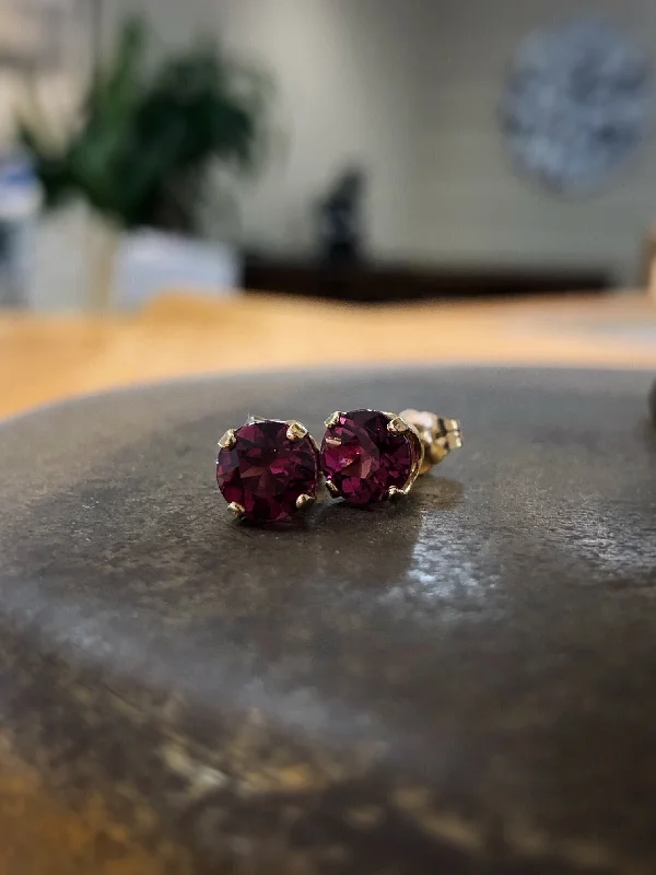 Rhodolite Garnet Studs