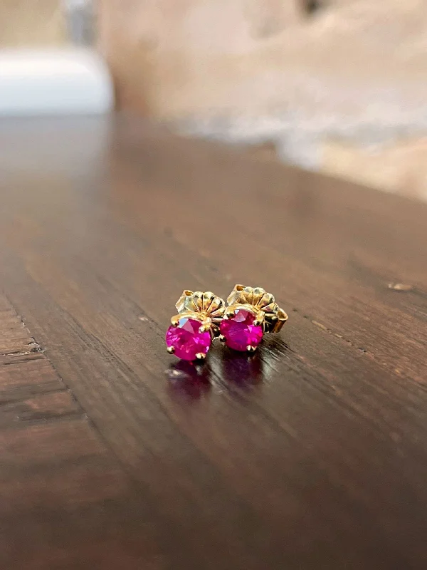 Zoma Color Ruby Studs